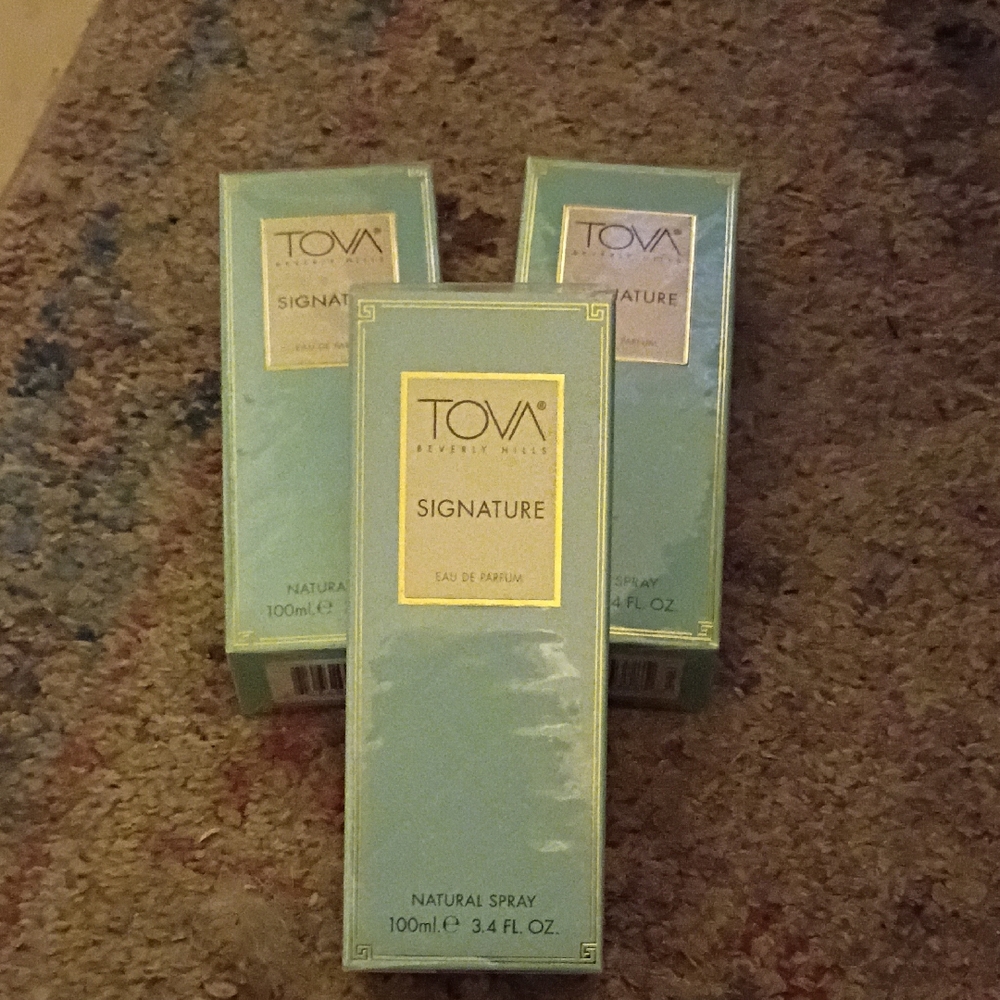 Signature Eau de Parfum - Elegant Green Fragrance